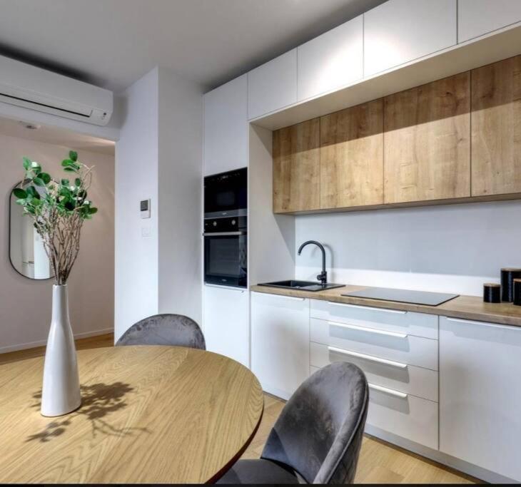 Klinger Apartment Братислава Екстер'єр фото