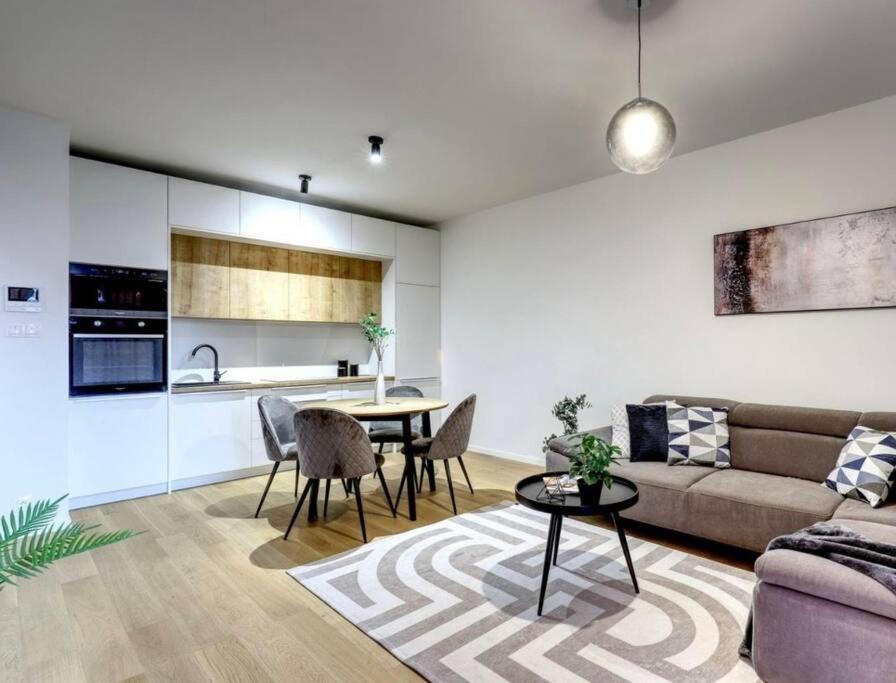 Klinger Apartment Братислава Екстер'єр фото